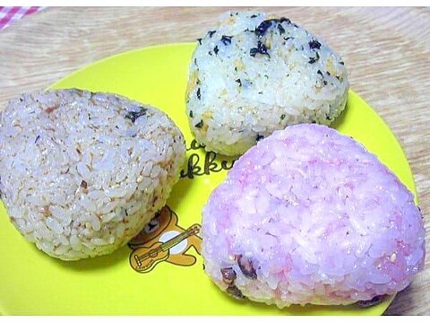 梅ゆかり&わかめ&おかかのおむすび